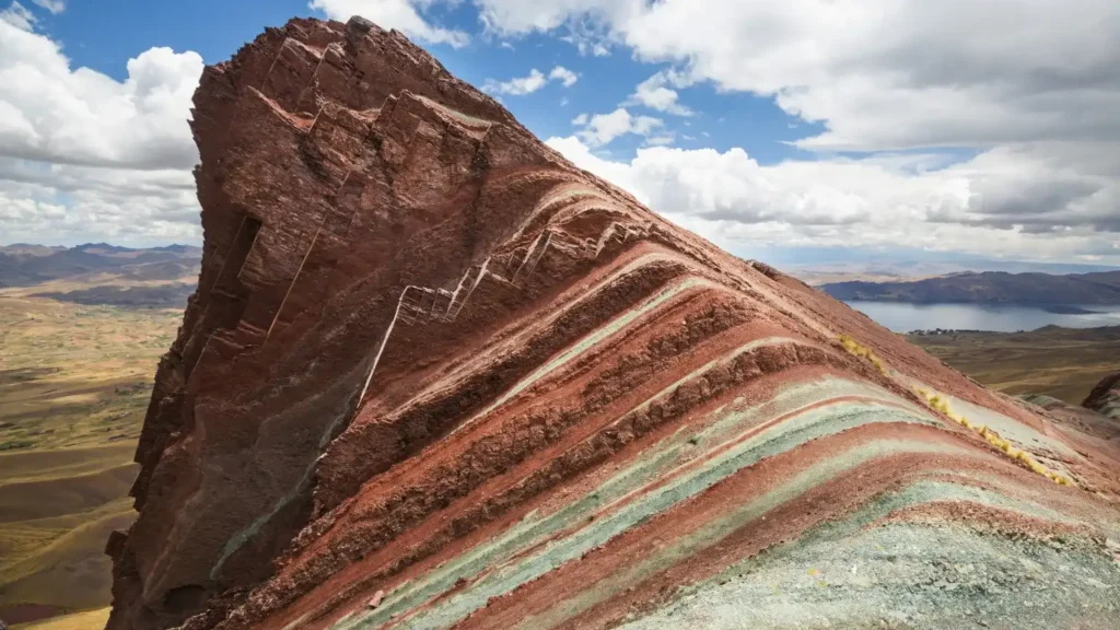 Explora las Montañas Arcoíris en Perú: Un Viaje de Colores Únicos