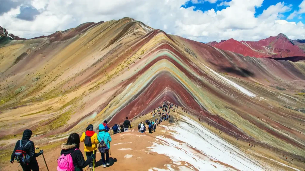 Explora las Montañas Arcoíris en Perú: Un Viaje de Colores Únicos